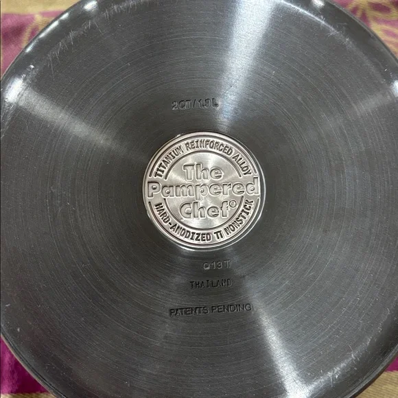 The Pampered Chef 2qt Hard-Anodized TI Nonstick Saucepan with lid - Picture 4 of 8